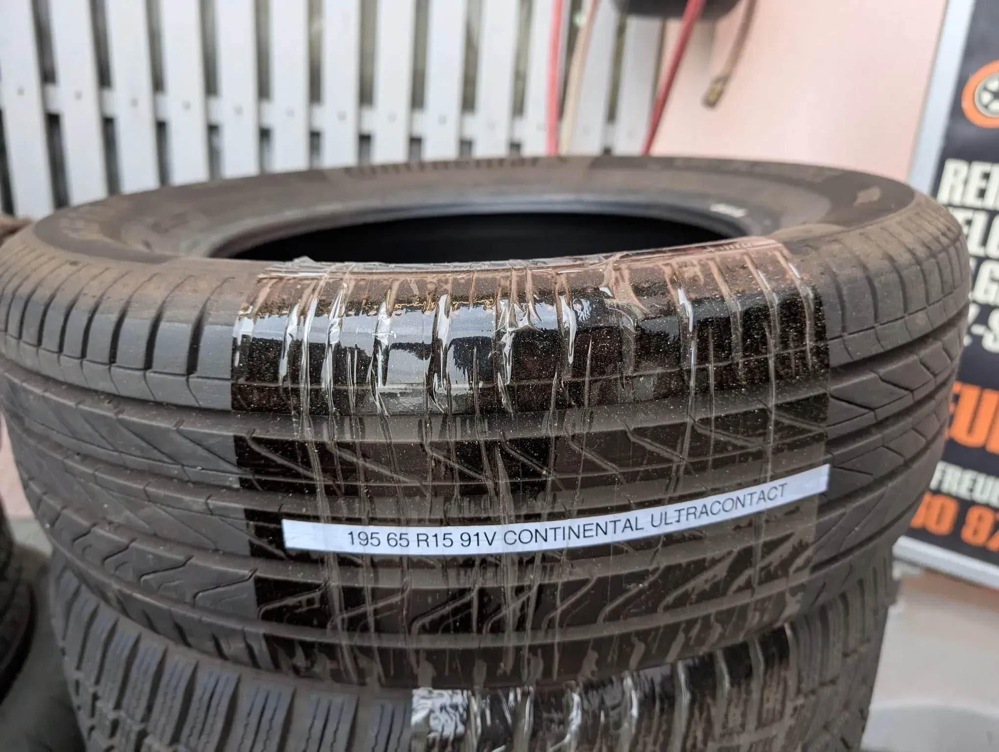 1x Sommerreifen 195/65 R15 91V Continental UltraContact 6mm DOT 1922 - Bild 1
