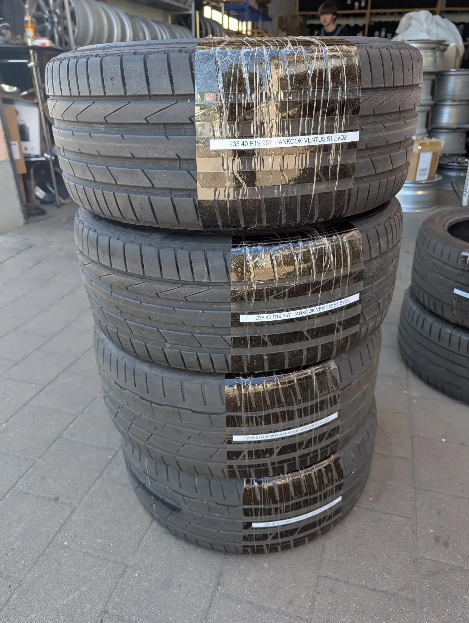 4x Sommerreifen 235/40 R19 96Y/96W Hankook Ventus S1 Evo 3 / Evo2 2x 5mm 2x 7mm - Bild 1