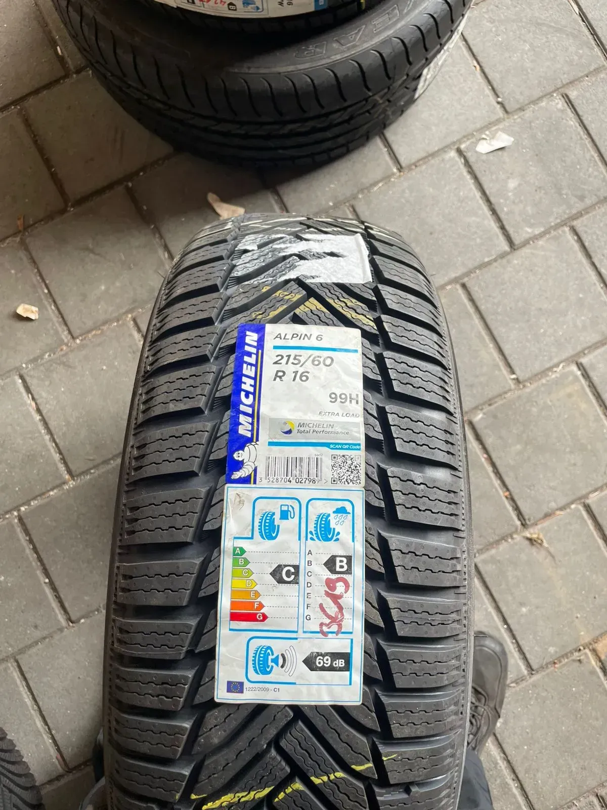 1x Winterreifen 215/60 R16 99H Michelin Alpin 6 DOT 3619 - Bild 1