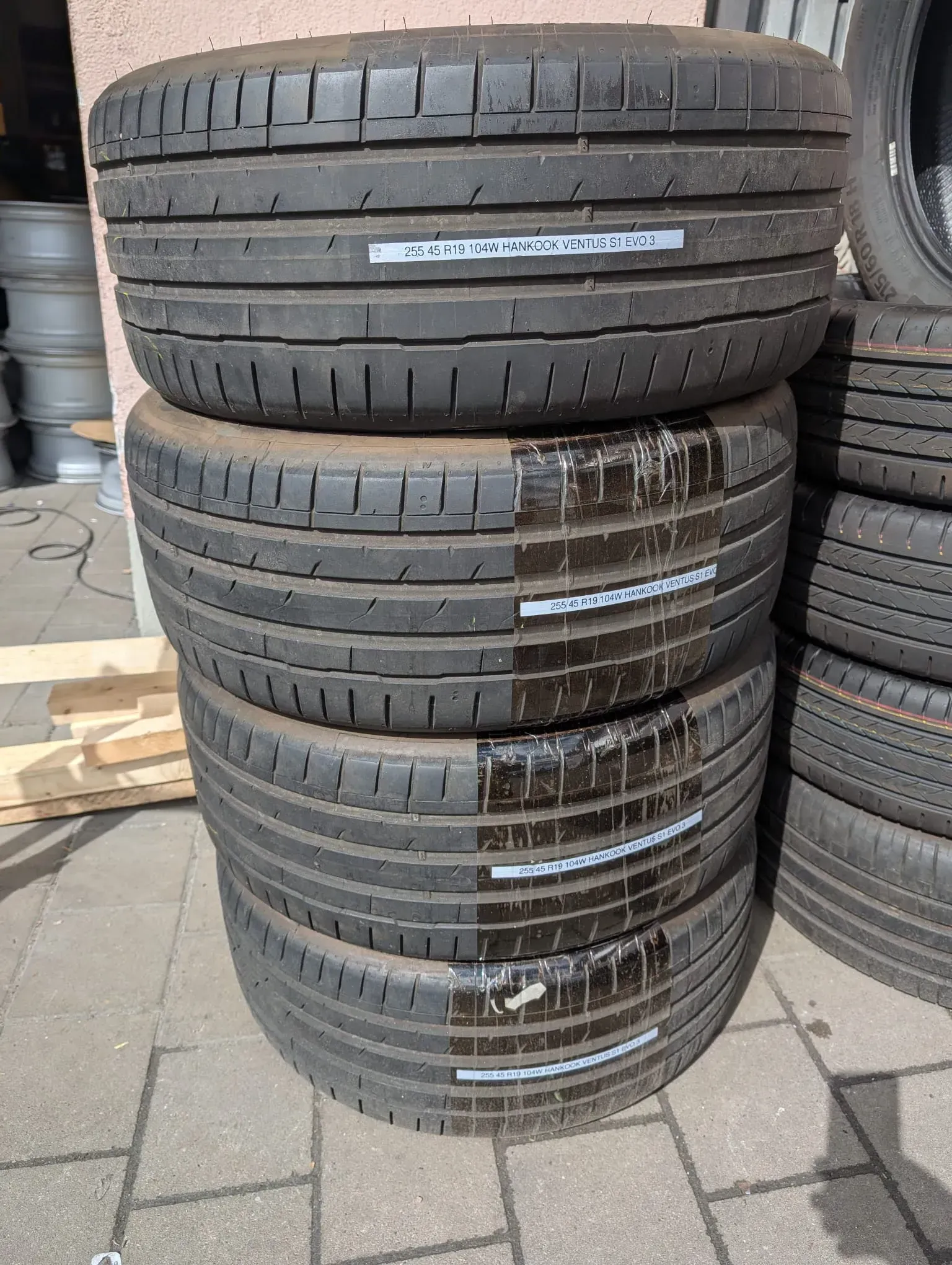 4x Sommerreifen 255/45 R19 104W Hankook Ventus S1 EVO 3 DOT 2024 6mm - Bild 1