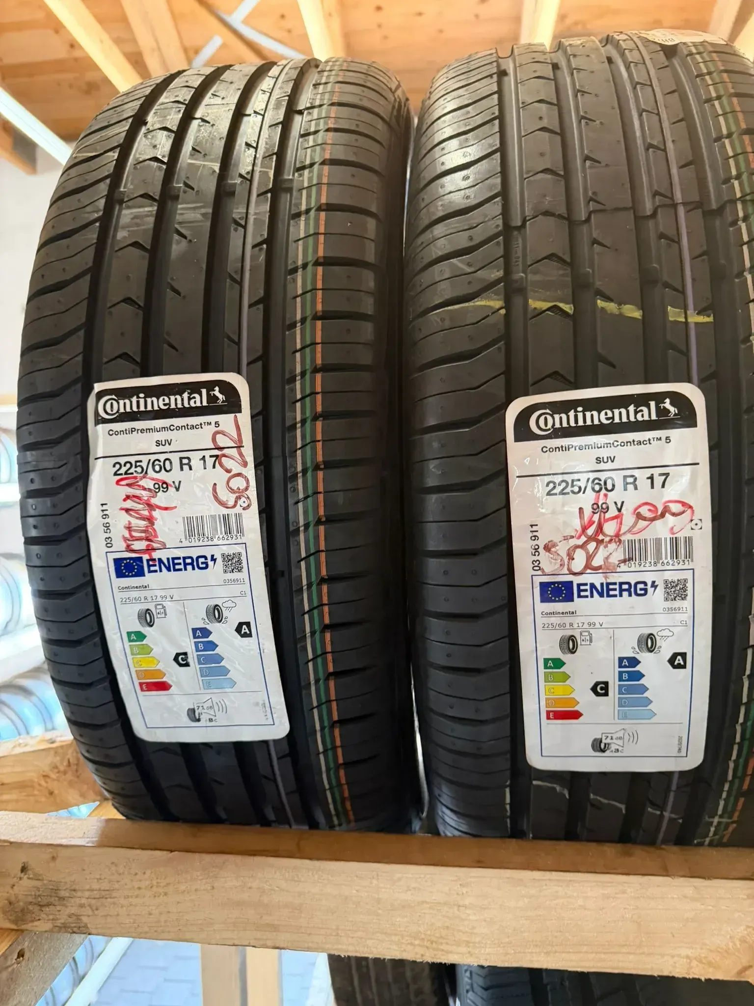 NEU! 2x Sommerreifen 225/60 R17 99V Continental ContiPremiumContact 5 SUV DOT 22 - Bild 1