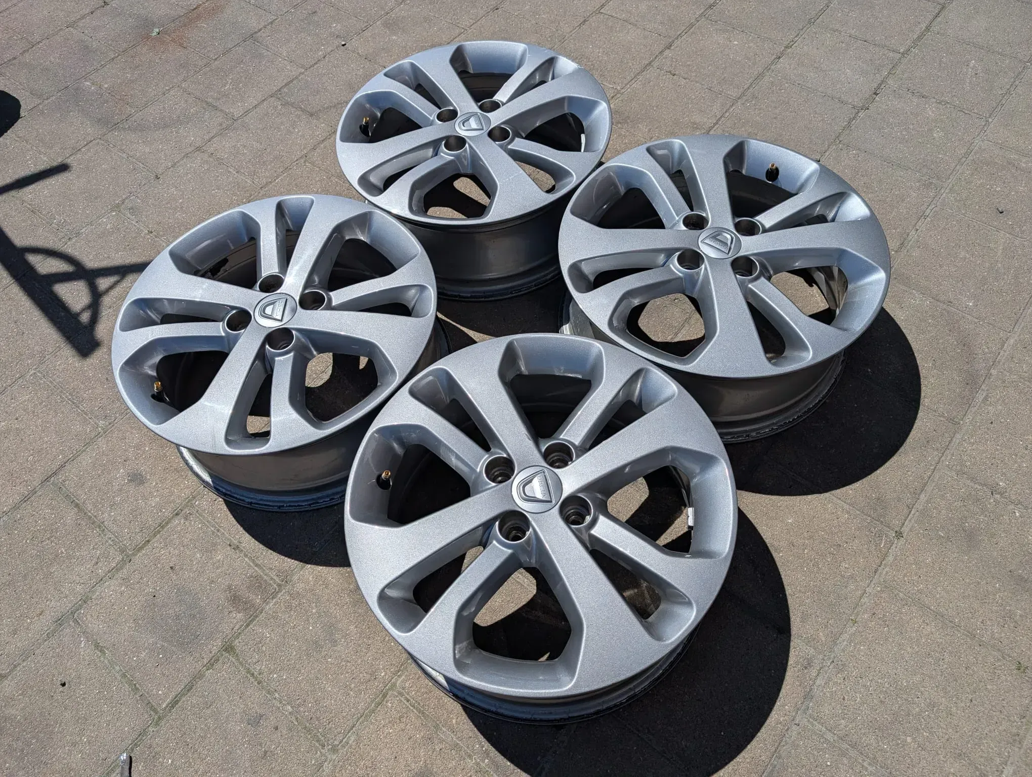 Alufelgen Original Dacia Sandero Logan 6Jx16 ET 40 4x100 Rdks - Bild 1