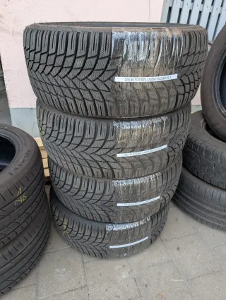 WIE NEU! 4x Winterreifen 225/40 R18 92V Lassa Snoways 4 DOT 2025 8-9mm - Bild 1