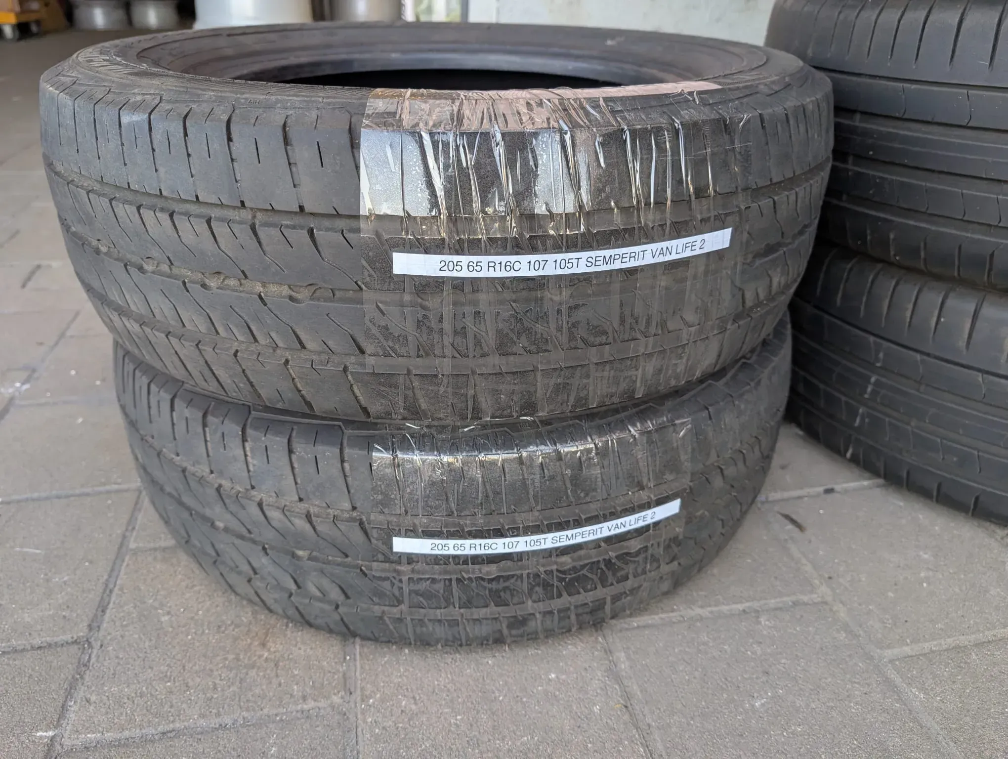 2x Sommerreifen 205/65 R16C 107/105T Semperit Van Life 2 DOT 0323 6mm - Bild 1