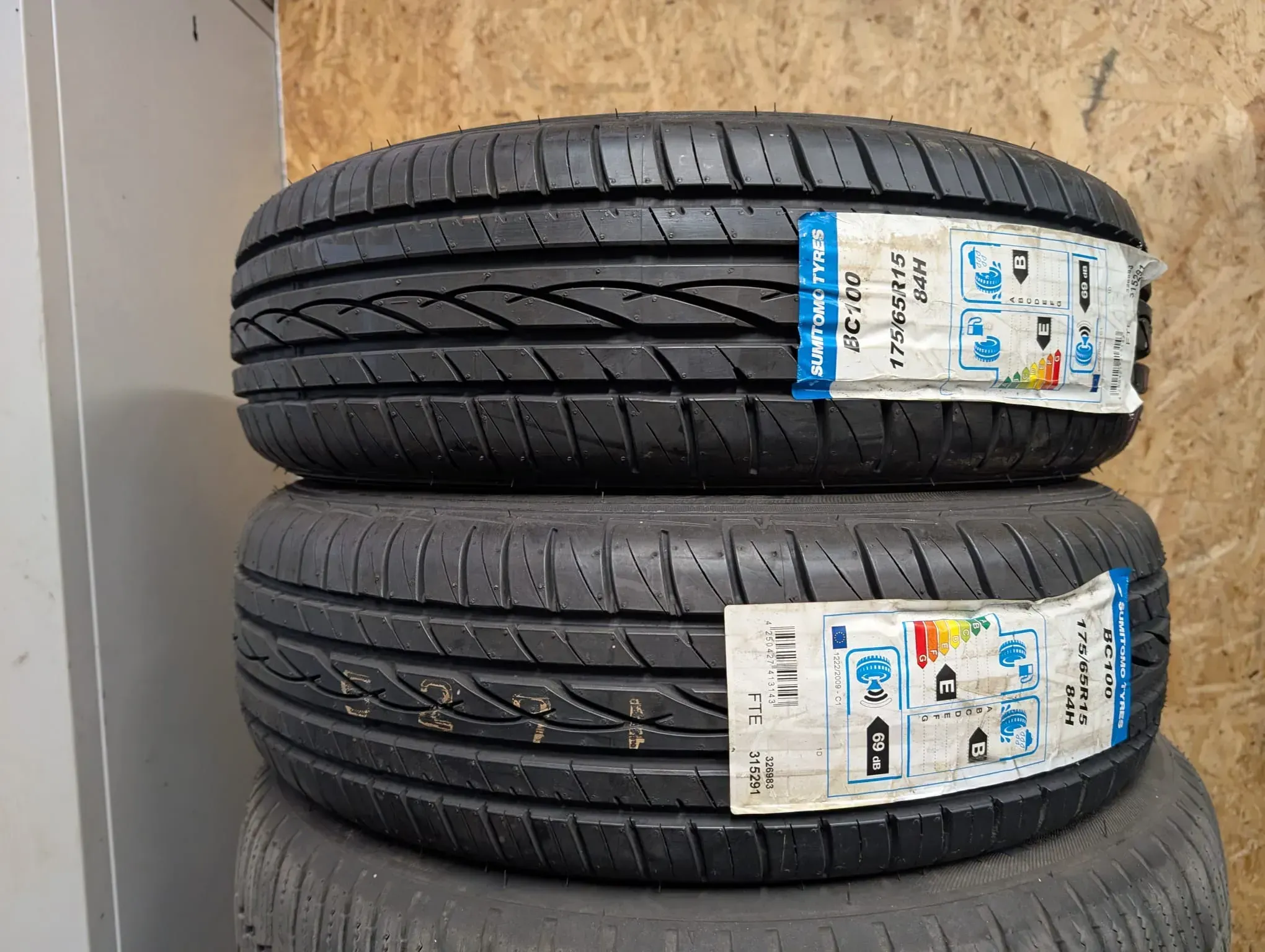2x Sommerreifen 175/65 R15 84H Sumitomo By Falken BC100 DOT 0518 - Bild 1