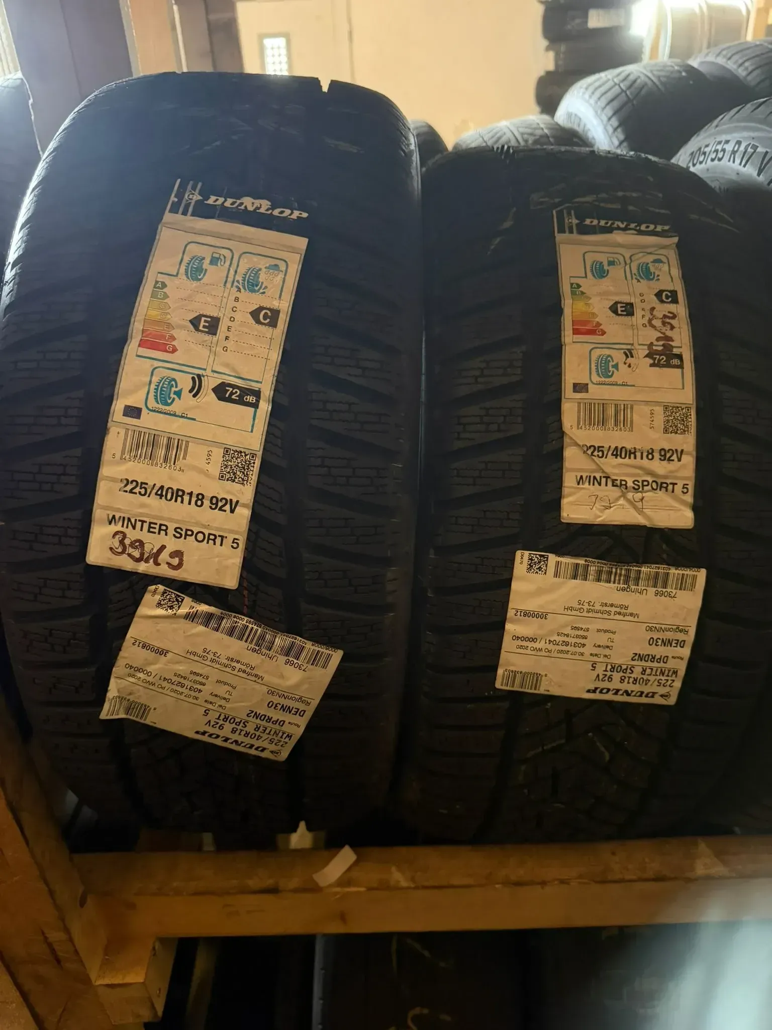 2x Winterreifen 225/40 R18 92V Dunlop Winter Sport 5 DOT 3919 - Bild 1