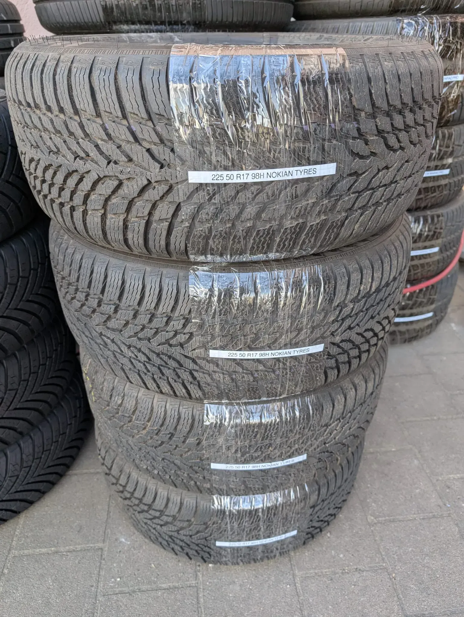 TOP! 4x Winterreifen 225/50 R17 98H Nokian WR Snowproof DOT 2022 8mm - Bild 1