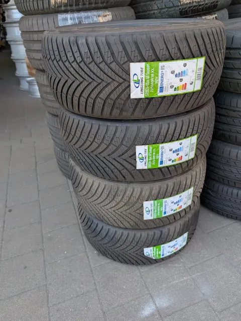 Background image for NEU! 4x Allwetterreifen 225/40 R18 92V XL Linglong Green-Max All Season DOT 24