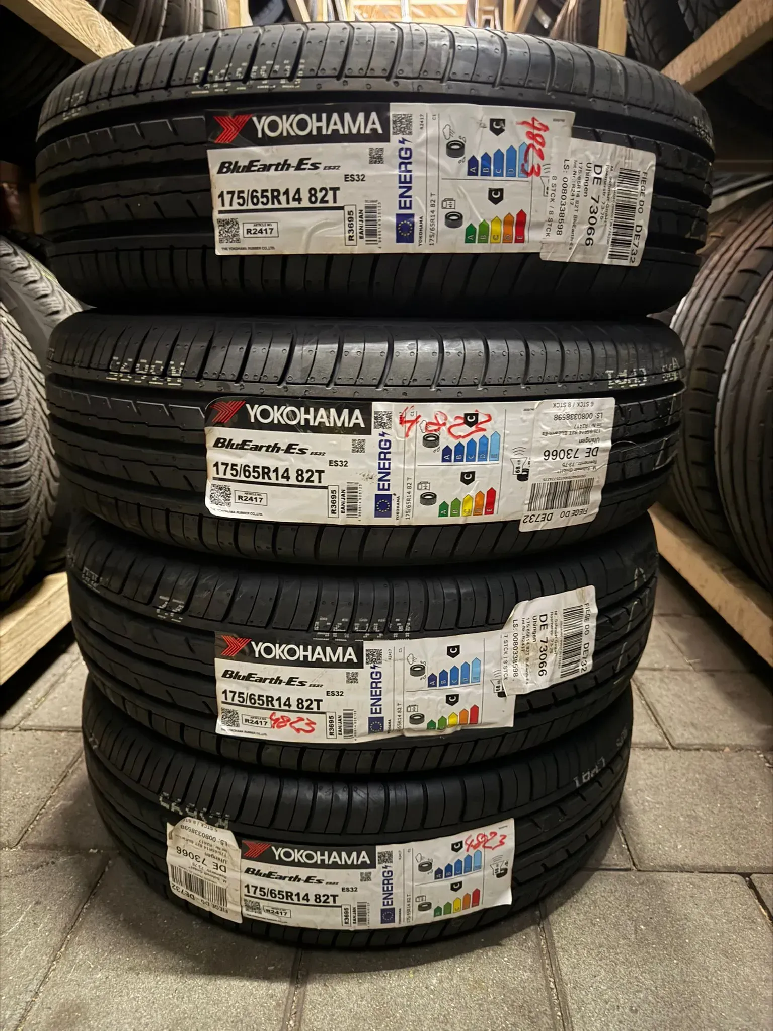4x Sommerreifen 175/65 R14 82T Yokohama BluEarth-ES ES-32 DOT 4823 - Bild 1