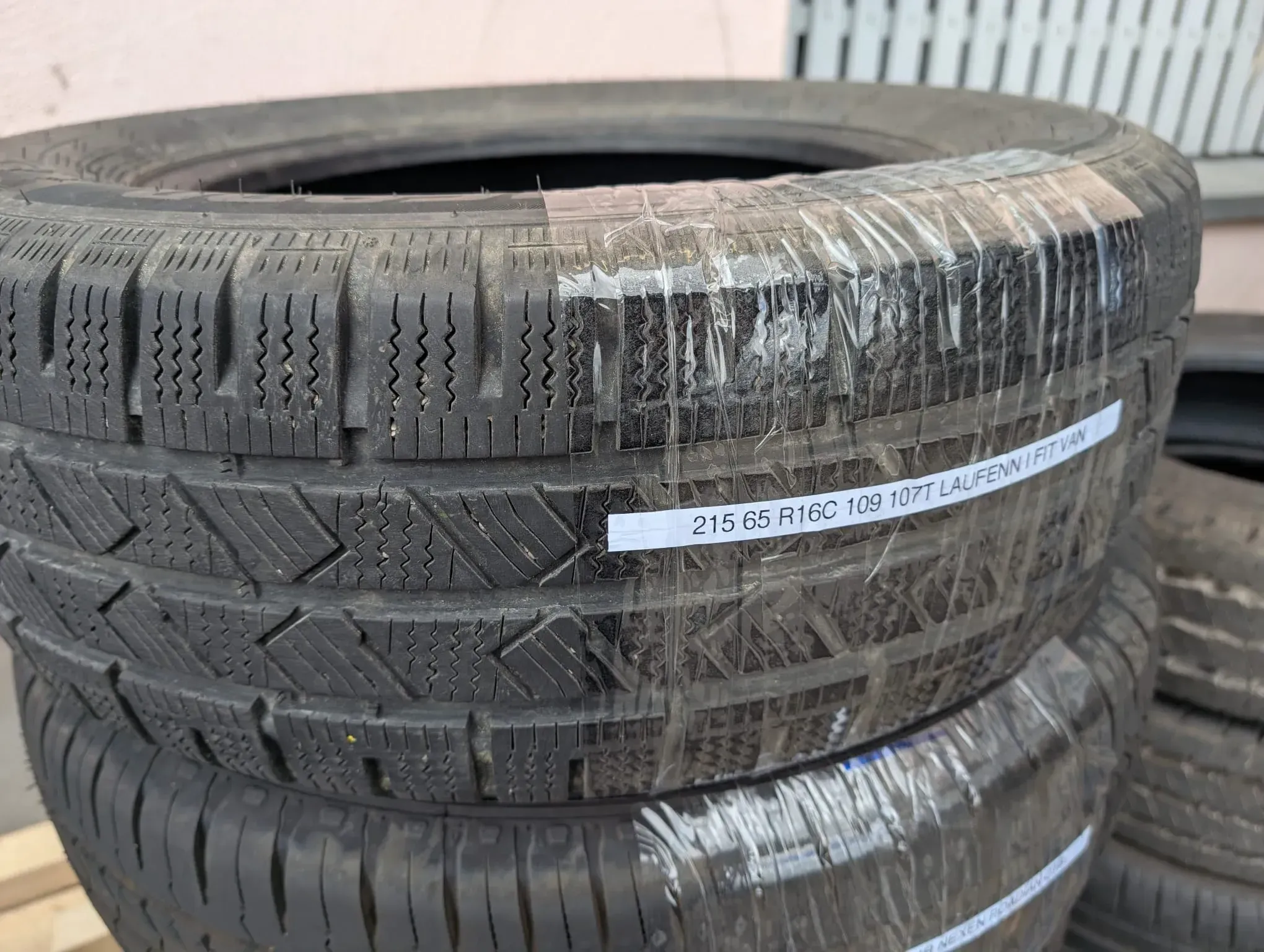 1x Winterreifen 215/65 R16C 109/107T Laufenn I FIT VAN DOT 3022 6mm - Bild 1