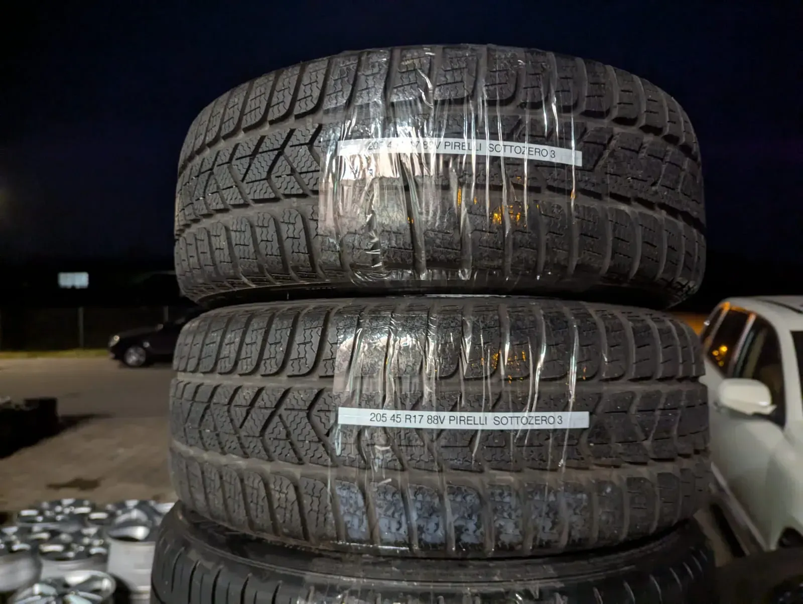 2x Winterreifen 205/45 R17 88V Pirelli Winter Sottozero 3 7mm DOT 3718 - Bild 1