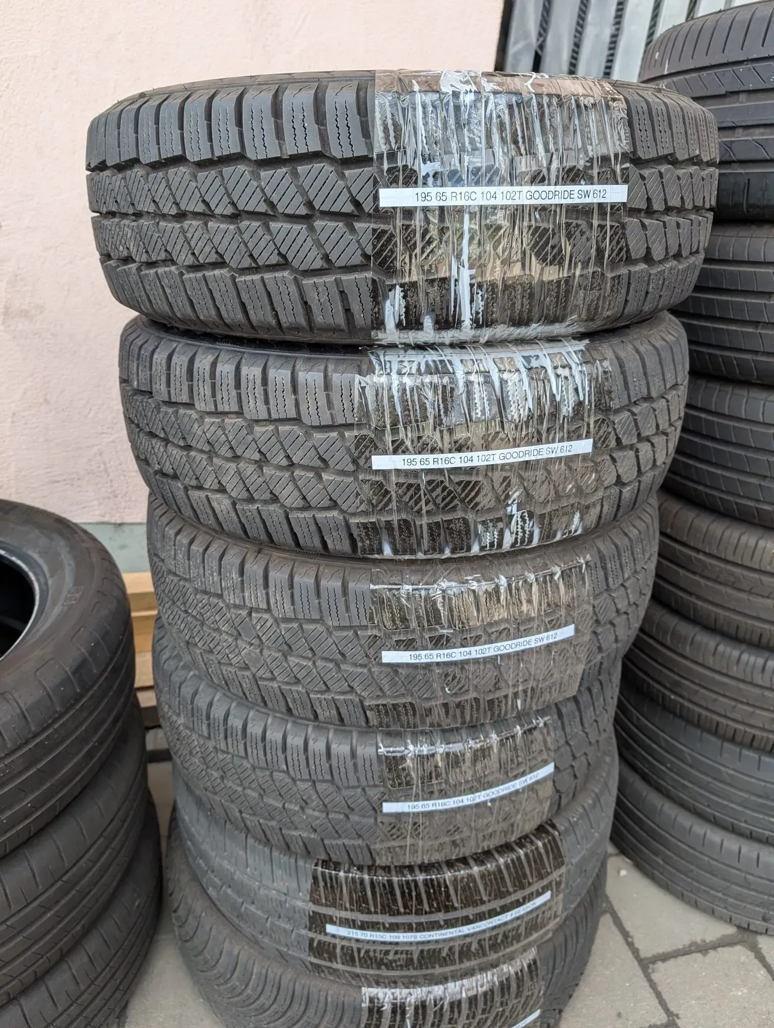 4x Winterreifen 195/65 R16C 104/102T Goodride SW 612 DOT 1822 - Bild 1