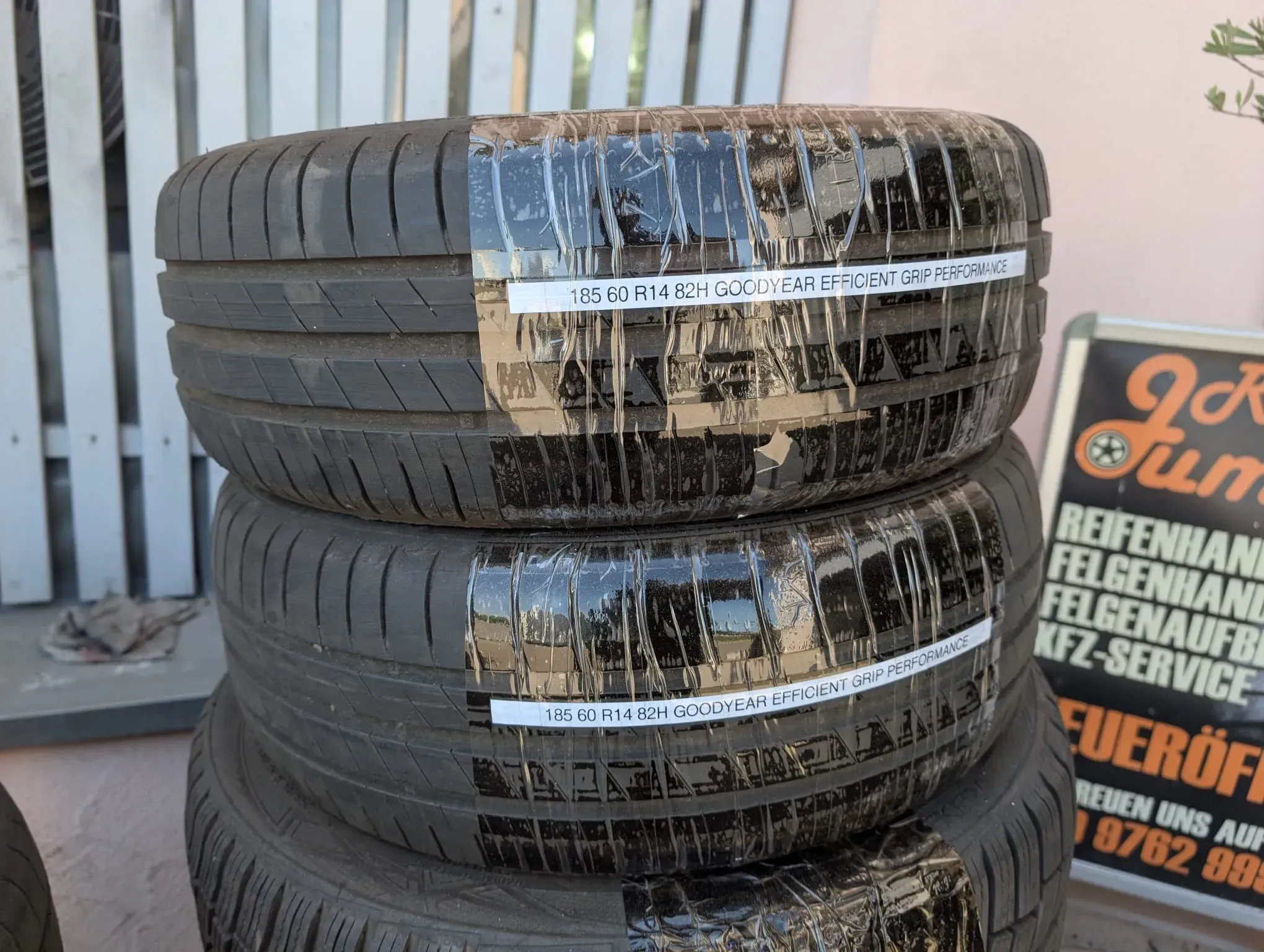 2x Sommerreifen 185/60 R14 82H Goodyear EfficientGrip Performance 5mm DOT 1217 - Bild 1