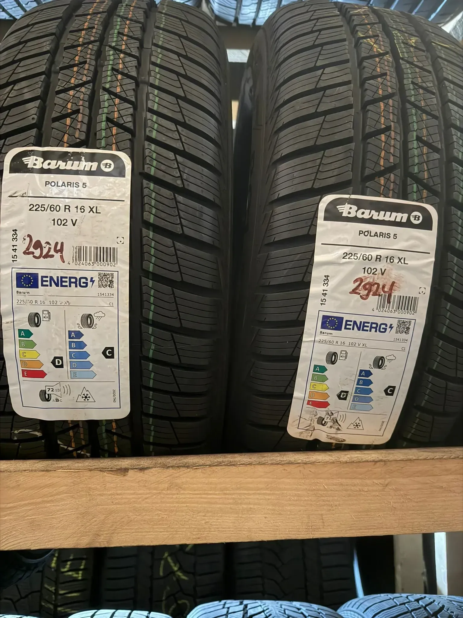 NEU! 2x Winterreifen 225/60 R16 102V XL Barum Polaris 5 DOT 2924 - Bild 1