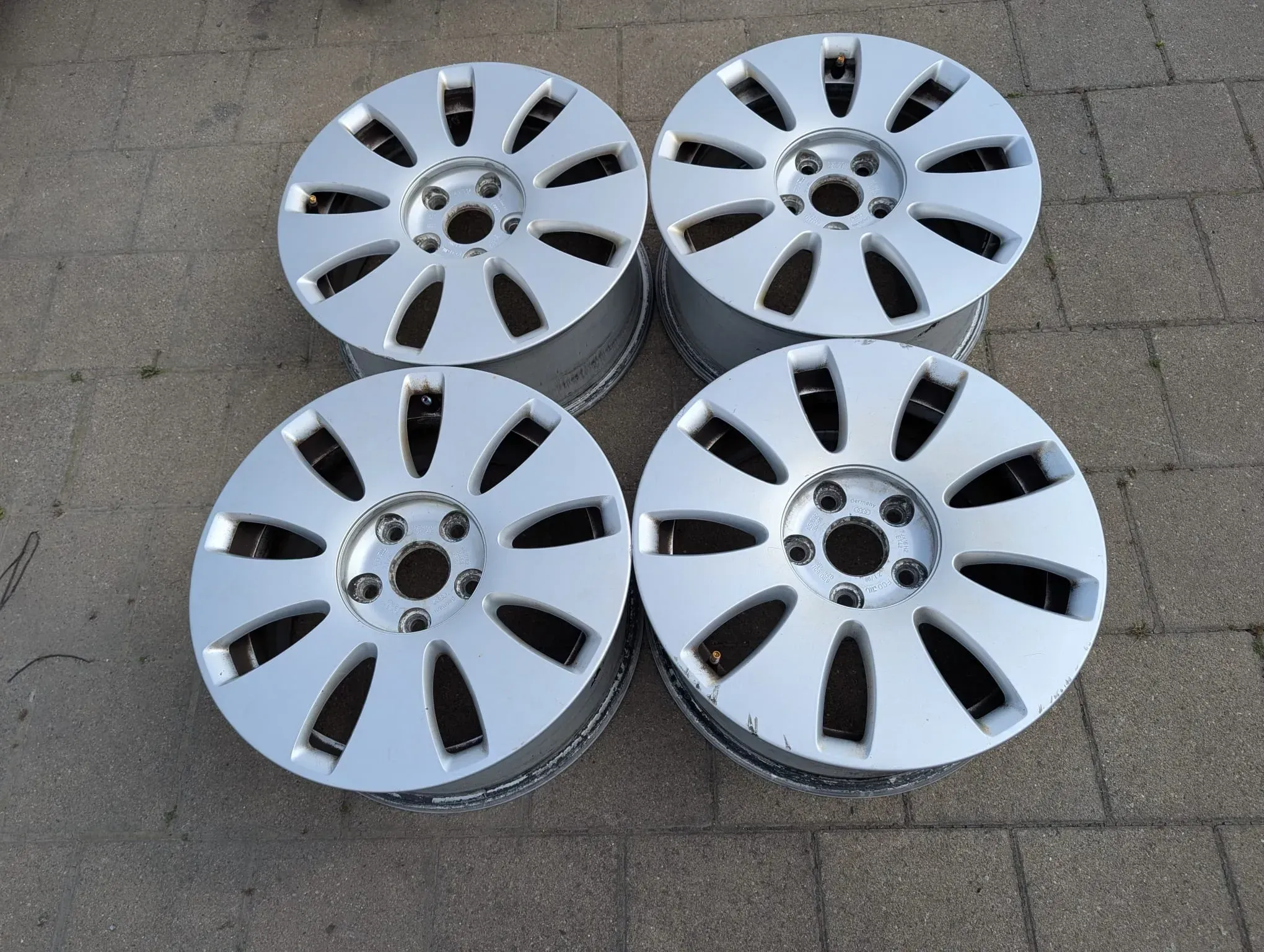 Alufelgen Original Audi A4 8E 7Jx16 ET 42 5x112 8E0601025AE - Bild 1