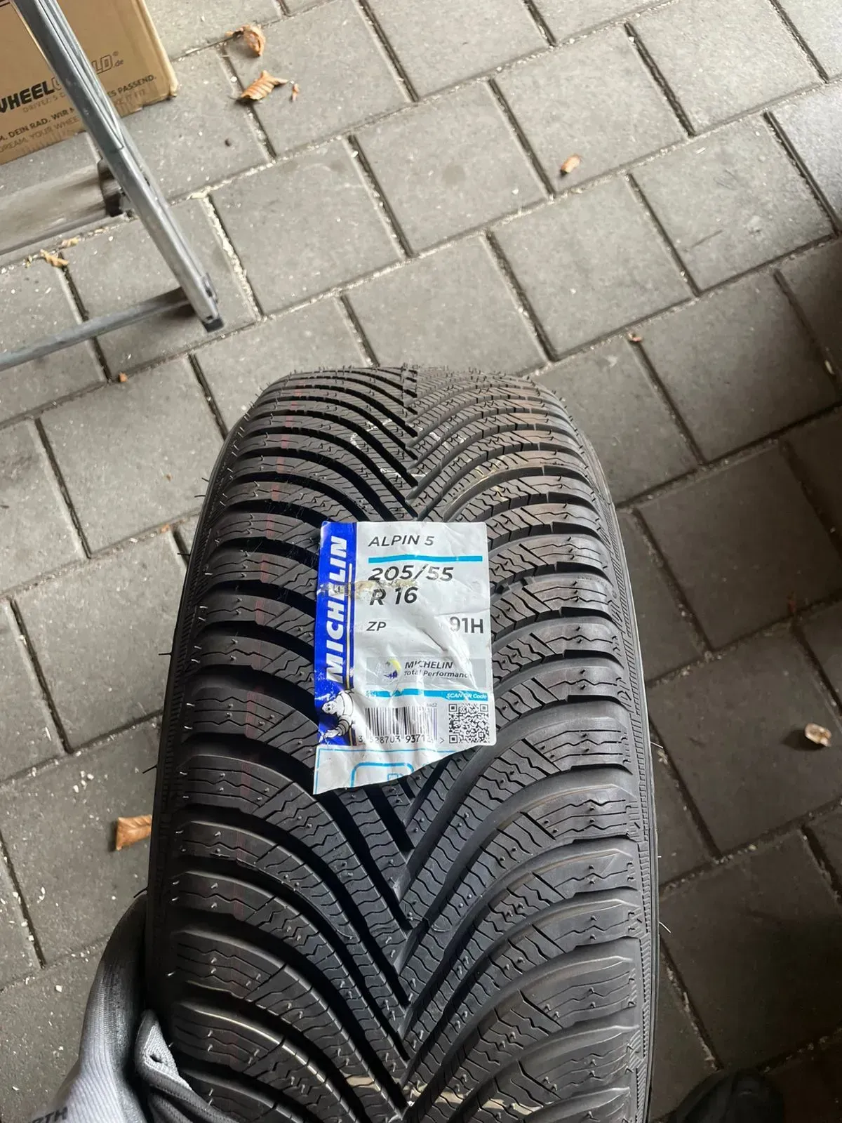 1x Winterreifen 205/55 R16 91H Michelin Alpin 5 DOT 4217 - Bild 1