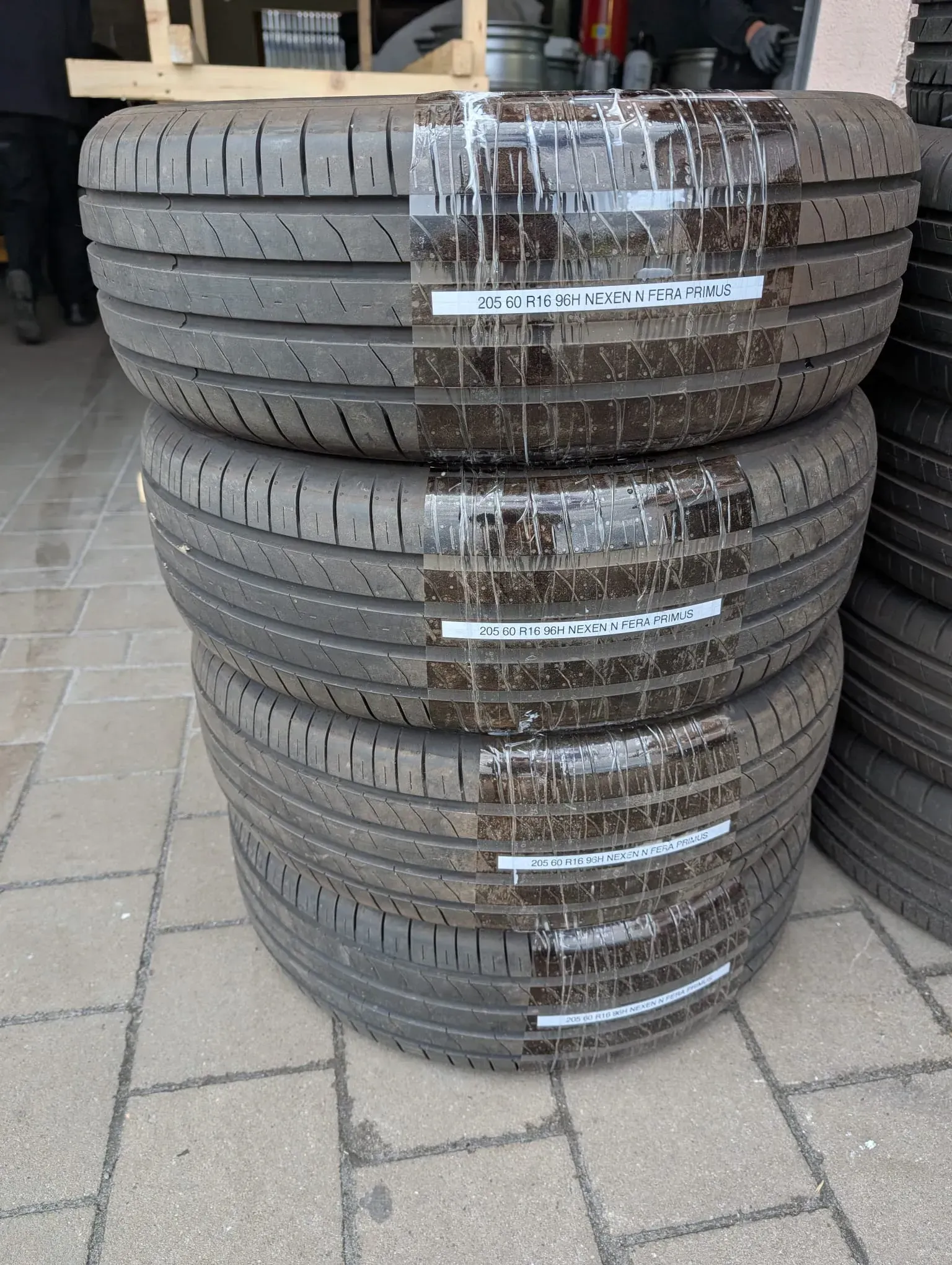 NEU/DEMO! 4x Sommerreifen 205/60 R16 96H Nexen N`Fera Primus DOT 2825 - Bild 1