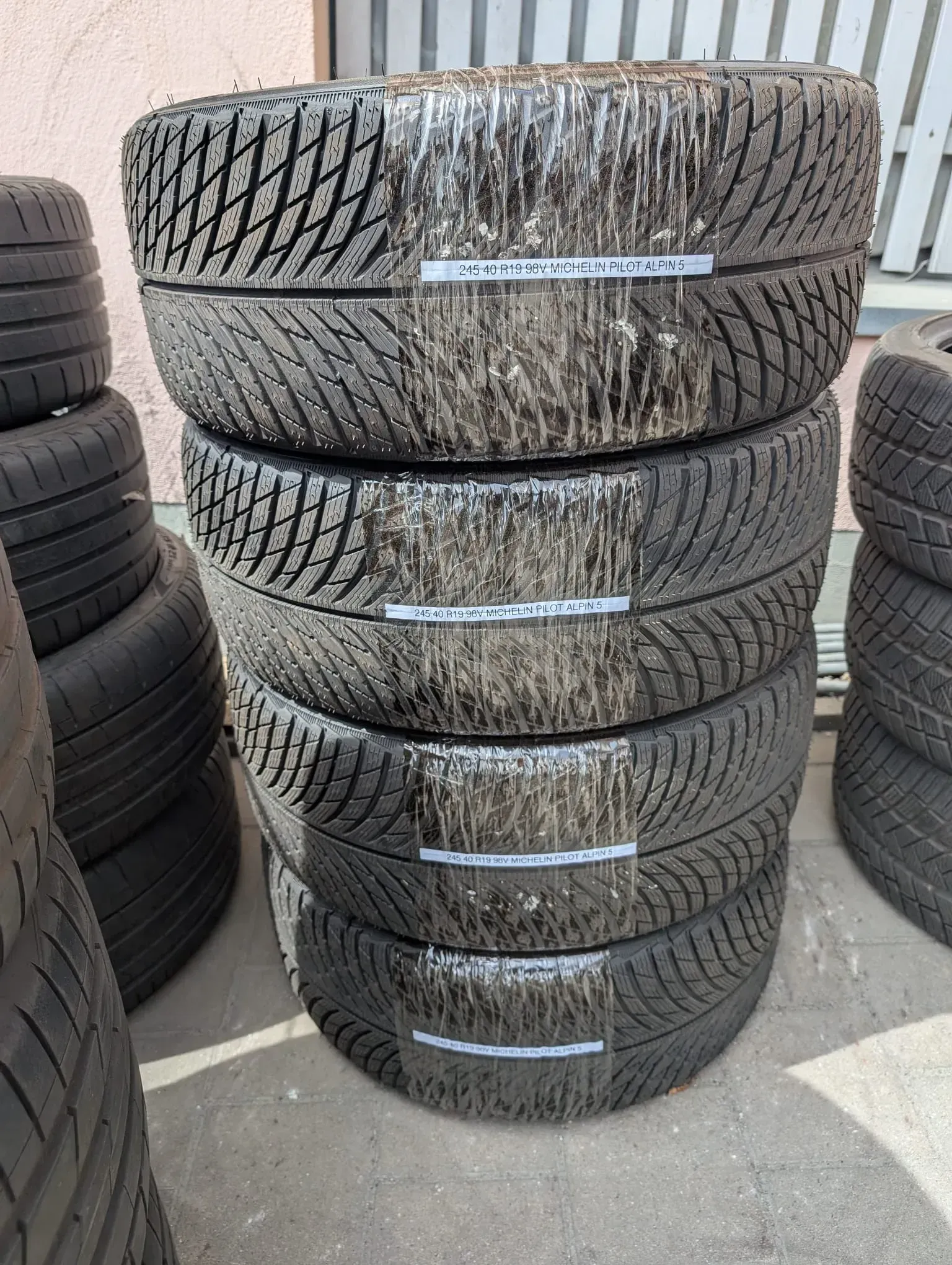 Neu/Demo! 4x Winterreifen 245/40 R19 98V Michelin Pilot Alpin 5 DOT 1425 - Bild 1