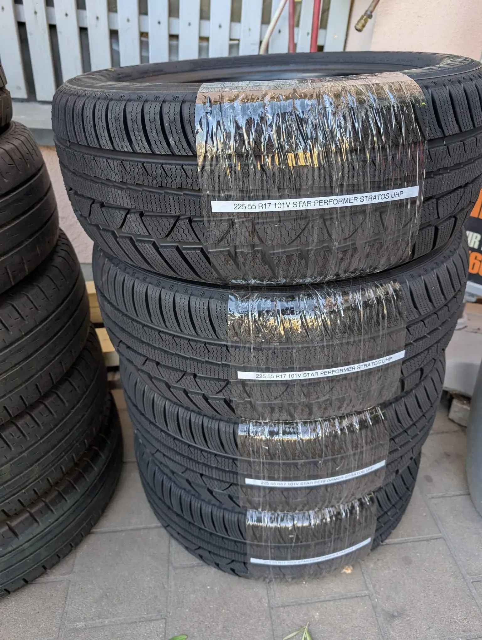 NEU! 4x Winterreifen 225/55 R17 101V Starperformer Stratos UHP DOT 1926 - Bild 1