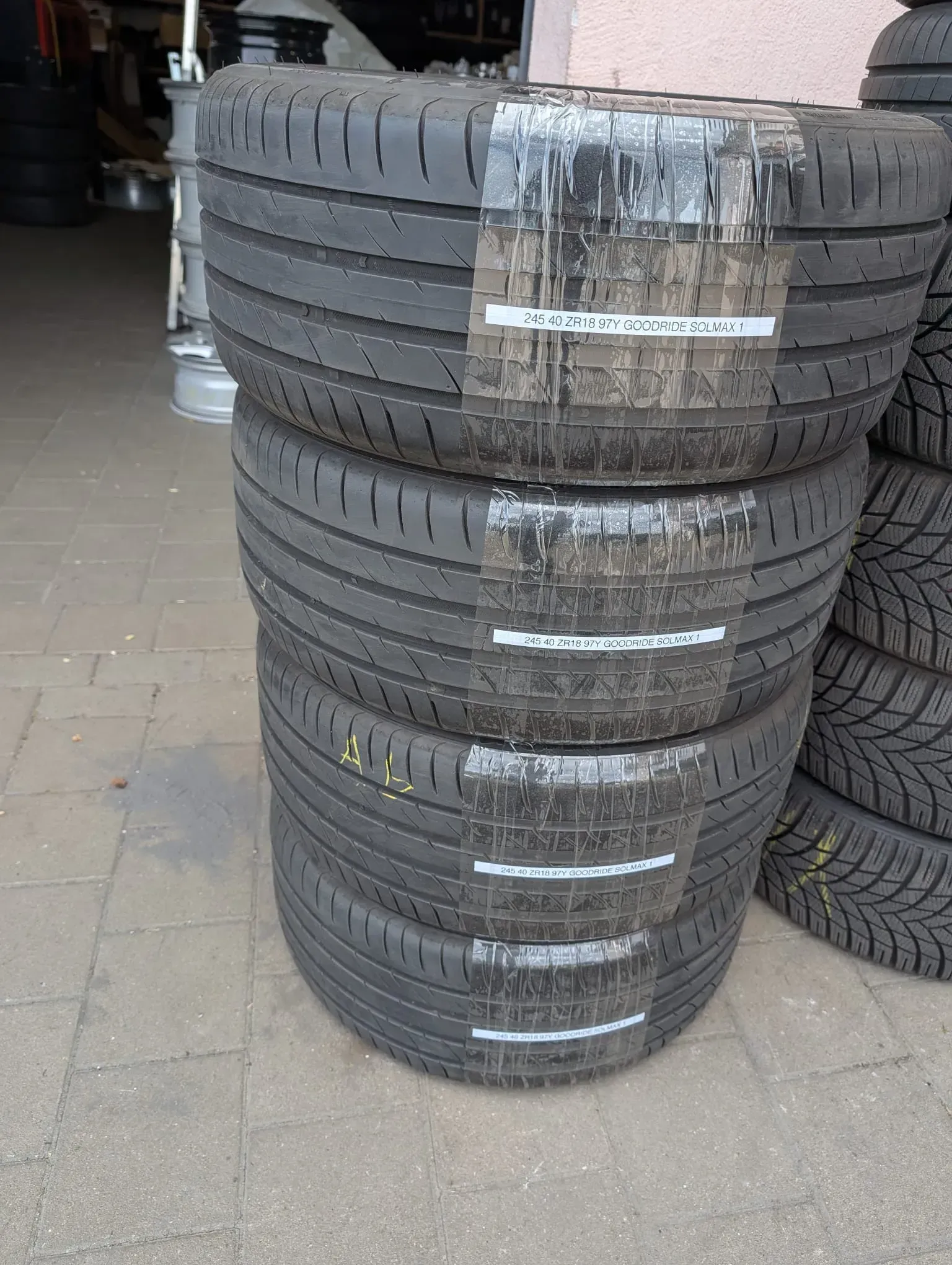 4x Sommerreifen 245/40 ZR18 97Y Goodride Solmax 1 6mm DOT 2423 - Bild 1