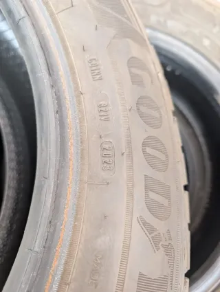 TOP! 4x Winterreifen 205/65 R16C 107/105T Goodyear UltraGrip Cargo DOT 23 7-8mm - Bild 4