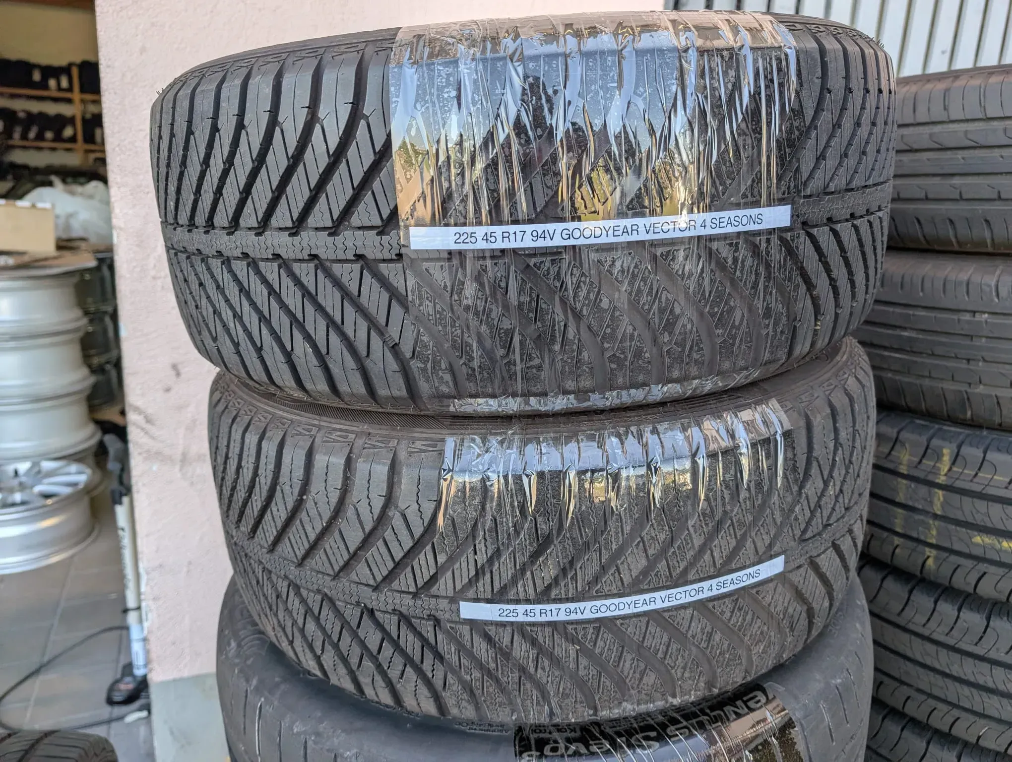 TOP! 2x Allwetterreifen 225/45 R17 94V Goodyear Vector 4Seasons DOT 3820 8mm - Bild 1