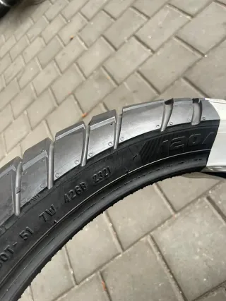 NEU! Motorradreifen 120/70 R19 60VMetzeler Karoo Street DOT 2321 - Bild 3