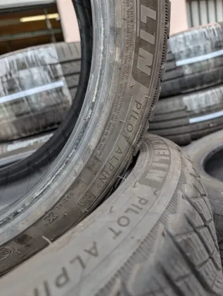 Top! 2x Winterreifen 225/40 R18 92V Michelin Pilot Alpin 5 7mm DOT 3621 - Bild 4