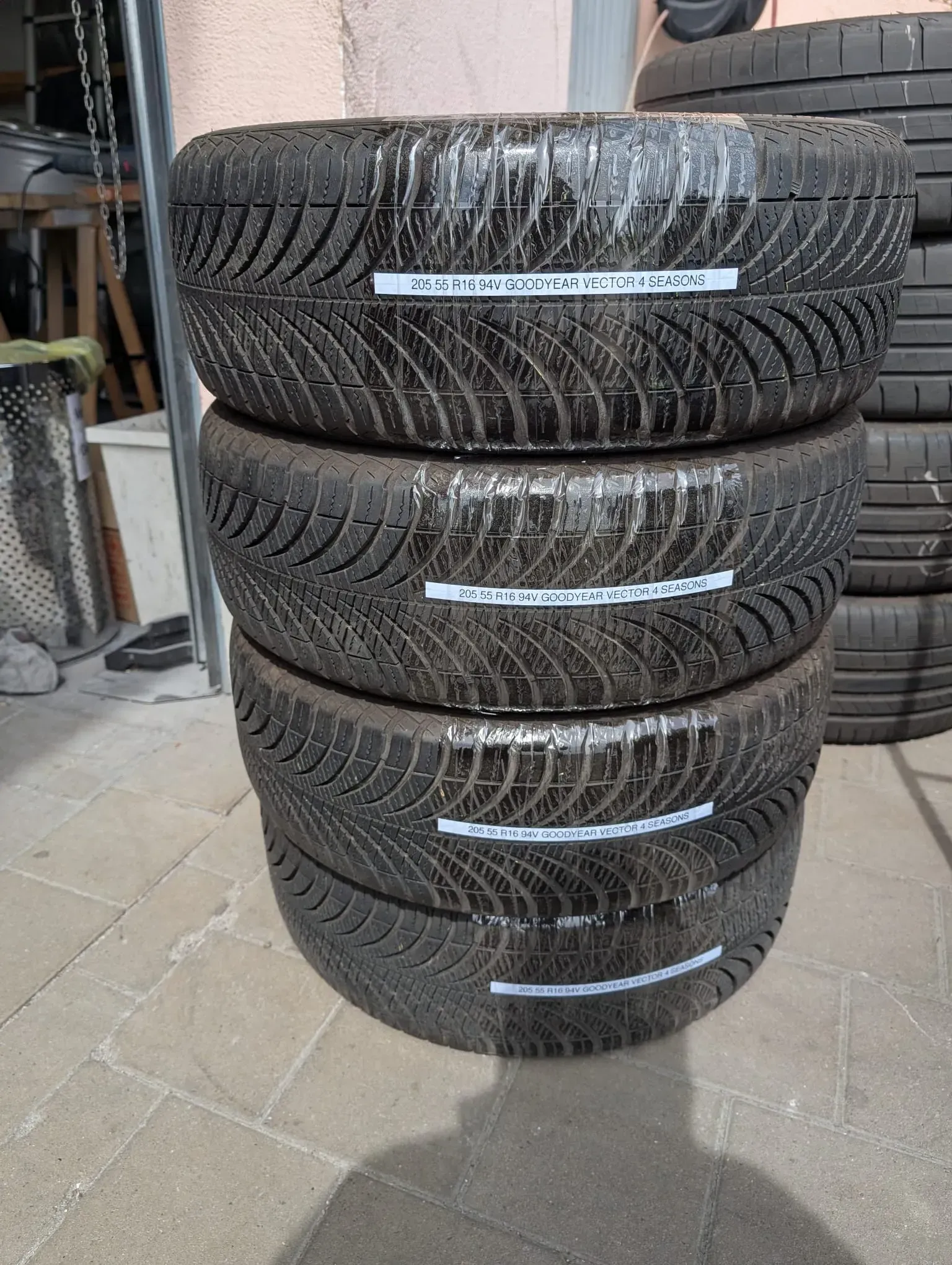 4x Allwetterreifen 205/55 R16 94V Goodyear Vector 4 Season 6-7mm DOT 3420 - Bild 1