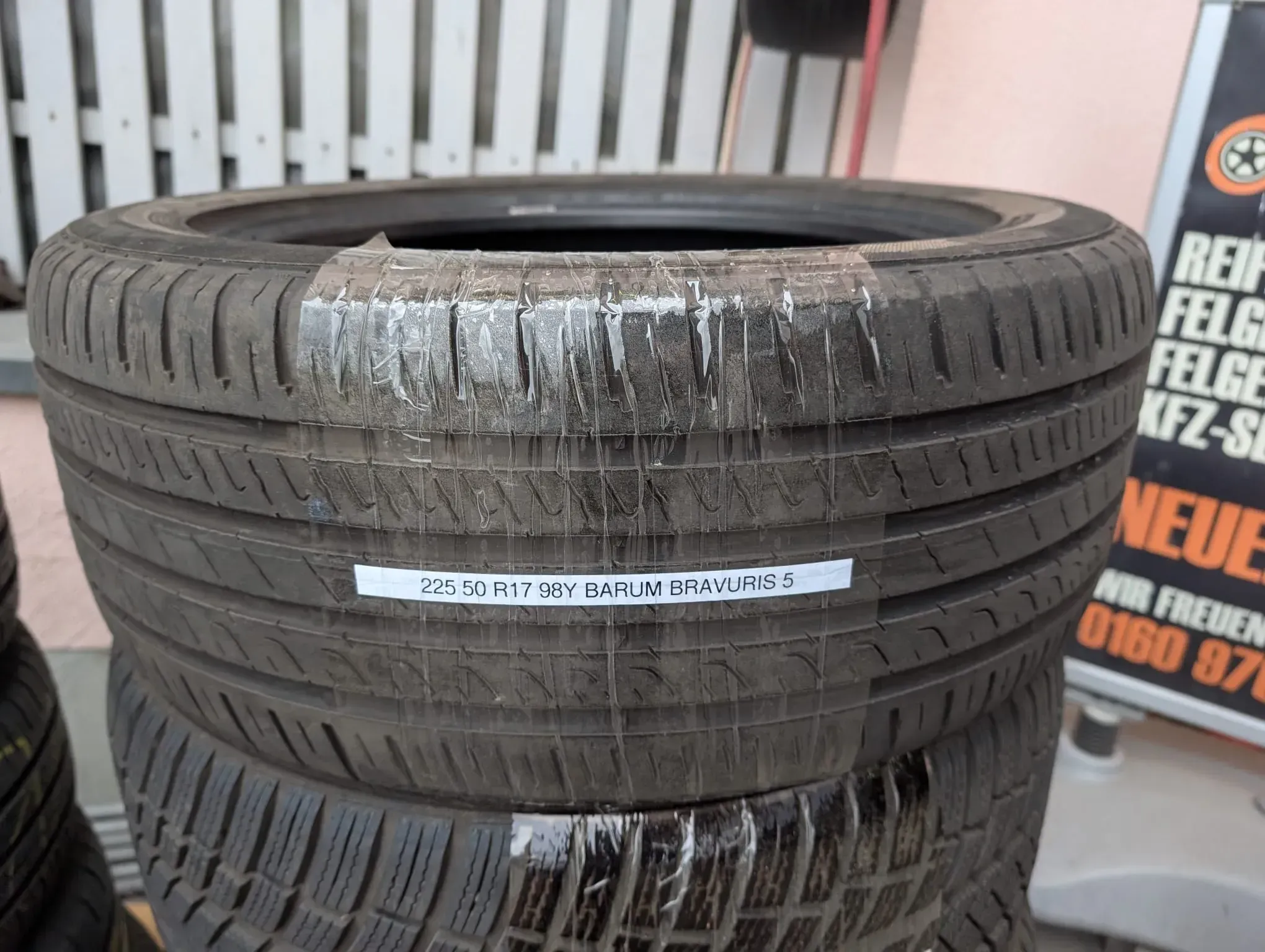 1x Sommerreifen 225/50 R17 98Y Barum Bravuris 5 5mm DOT 2021 - Bild 1