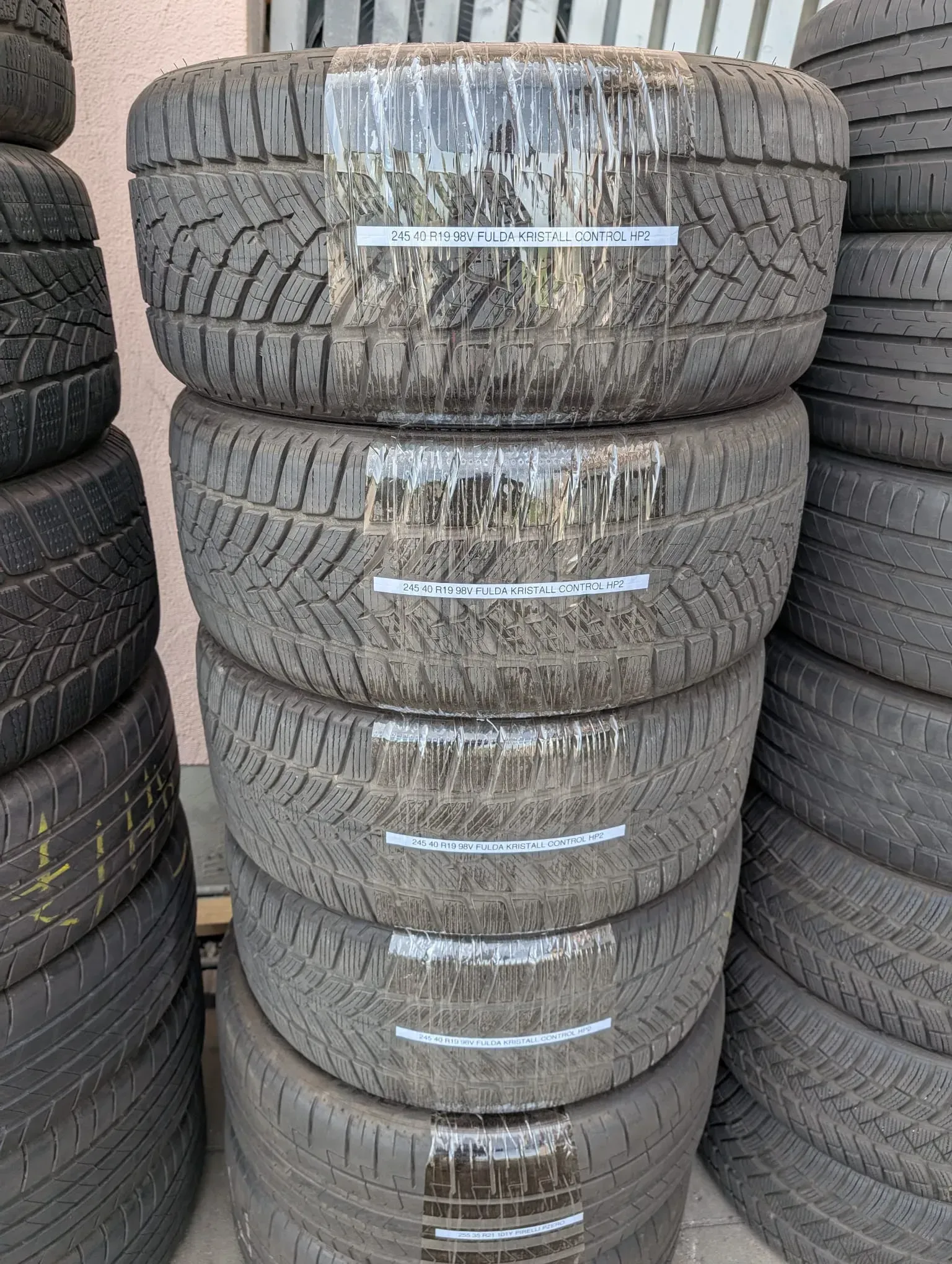 4x Winterreifen 245/40 R19 98V Fulda Kristall Control HP2 6-7mm DOT 3923 - Bild 1