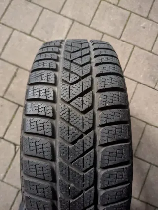 2x Winterreifen 205/45 R17 88V Pirelli Winter Sottozero 3 7mm DOT 3718 - Bild 3