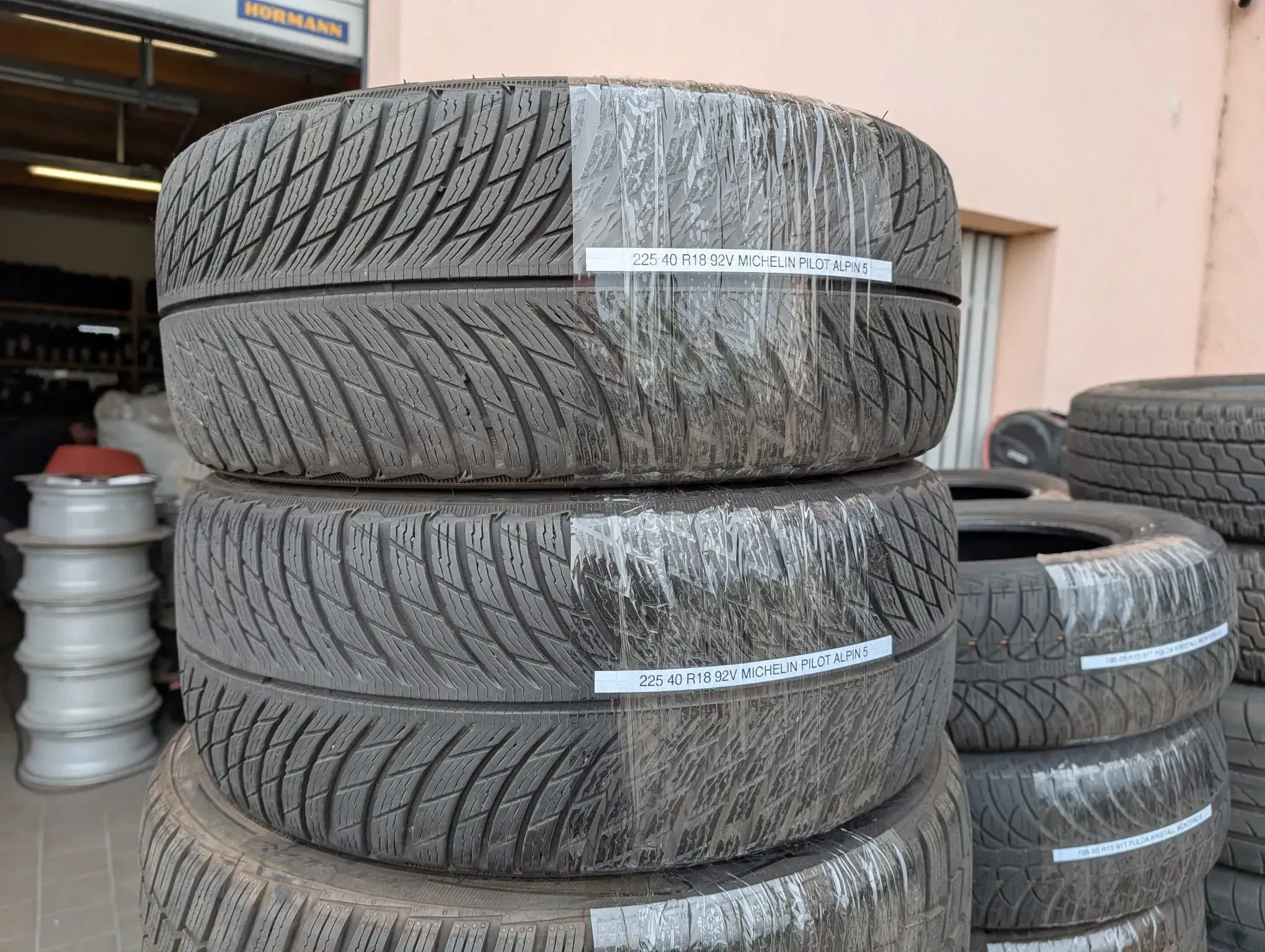 Top! 2x Winterreifen 225/40 R18 92V Michelin Pilot Alpin 5 7mm DOT 3621 - Bild 1
