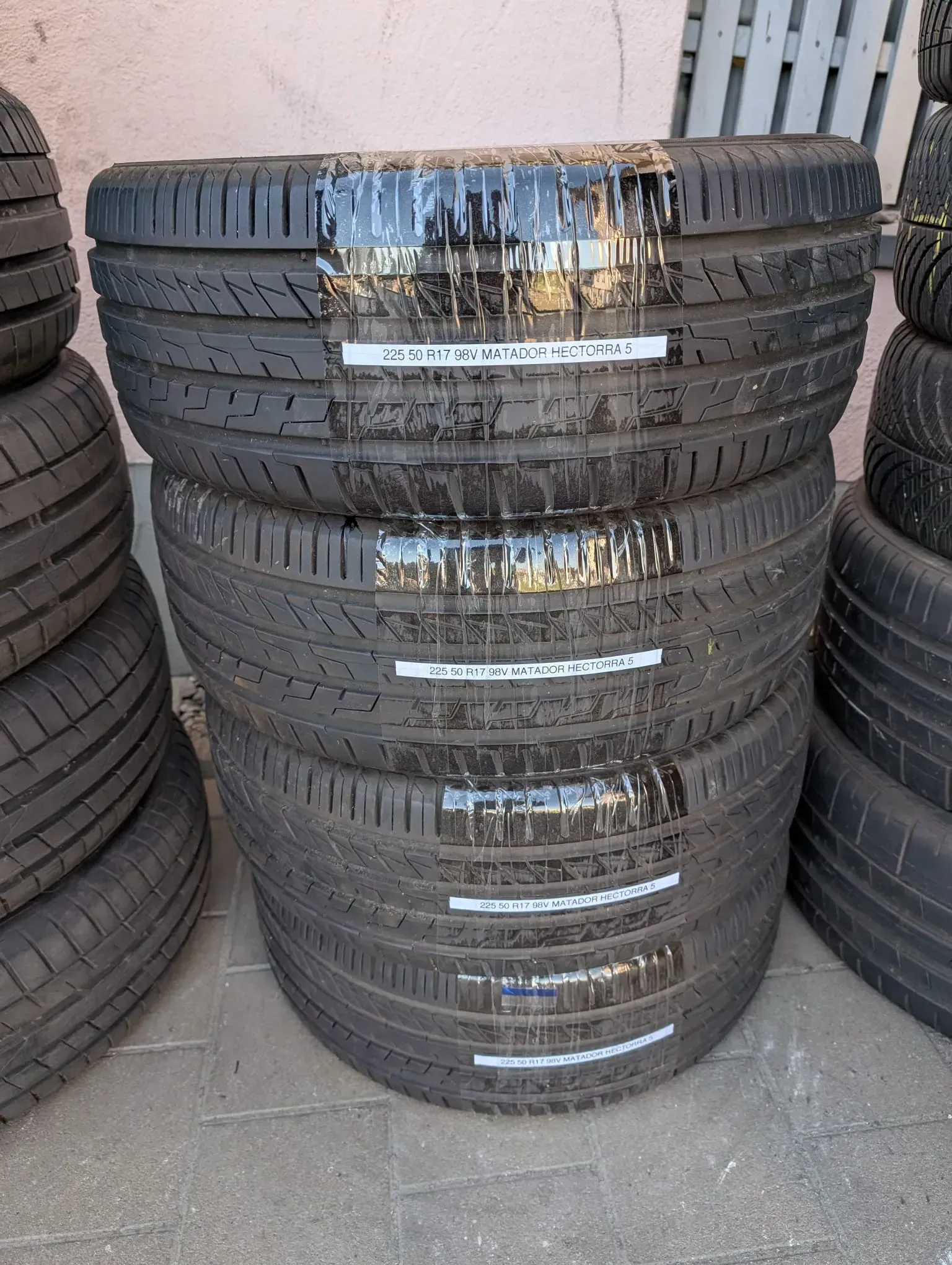 4x Sommerreifen 225/50 R17 98V Matador Hectorra 5 DOT 0824 6-7mm - Bild 1