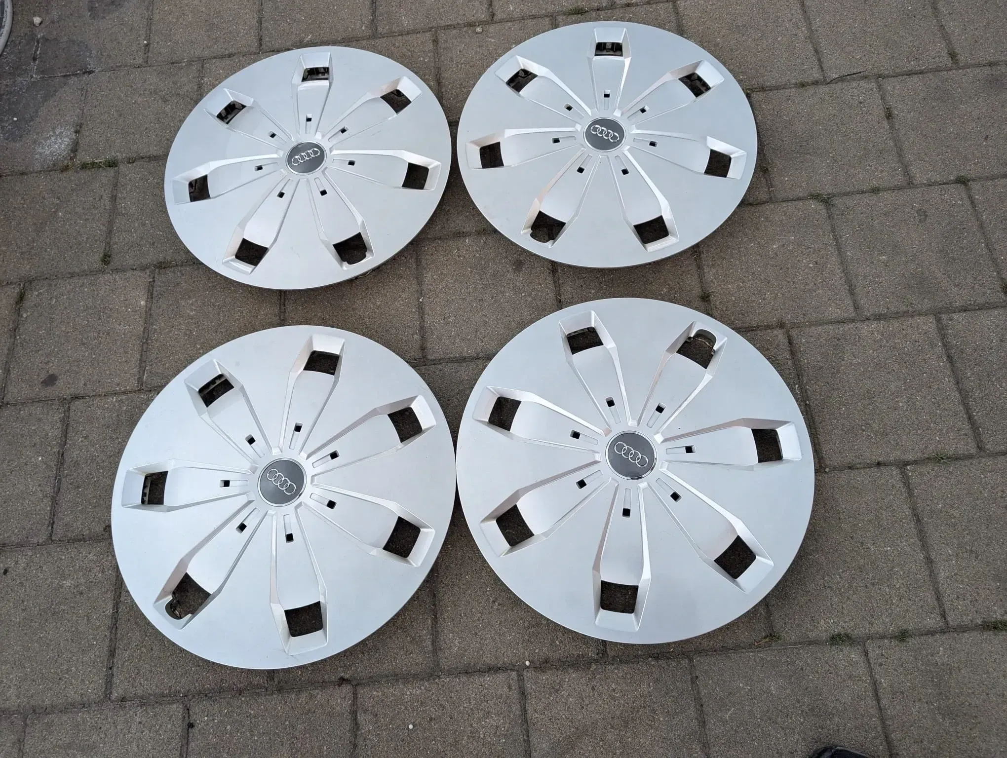Radkappen Original Audi 16 Zoll Q2 - Bild 1