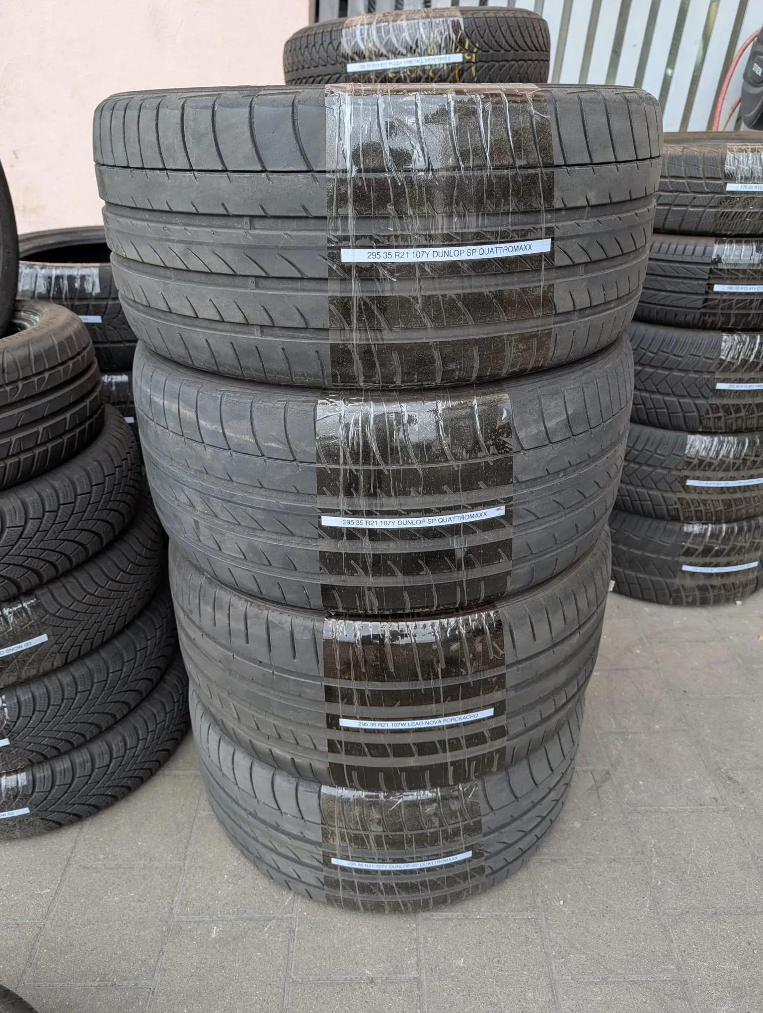 4x Sommerreifen 3x 295/35 R21 107W Dunlop 1x 295/35 R21 107W Leao DOT 4817 5-6mm - Bild 1
