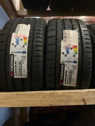 NEU! 2x Sommerreifen 225/35 ZR19 88Y XL Yokohama Advan Sport v107 DOT 4624 - Bild 1