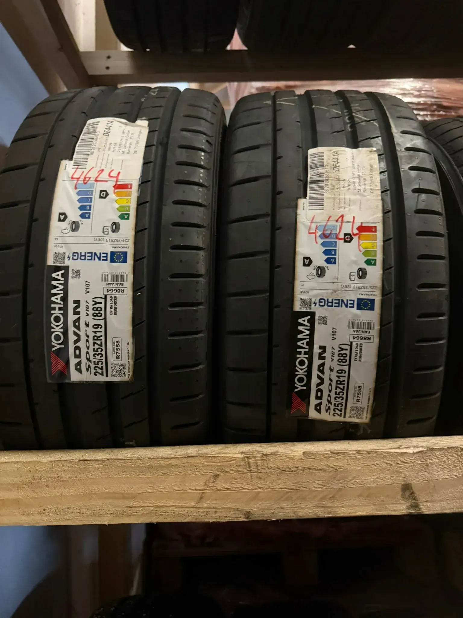 NEU! 2x Sommerreifen 225/35 ZR19 88Y XL Yokohama Advan Sport v107 DOT 4624 - Bild 1