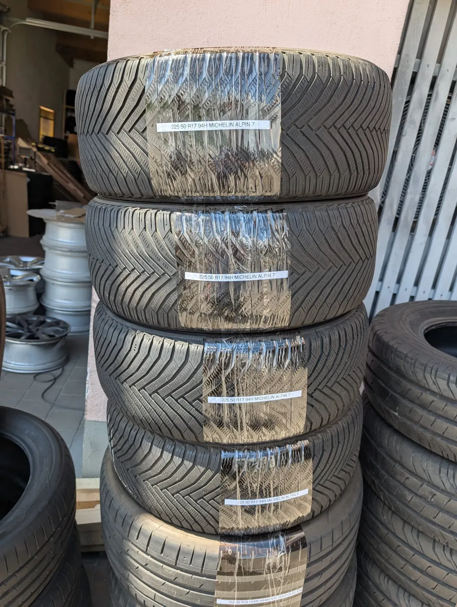 4x Winterreifen 225/50 R17 94H Michelin Alpin 7 DOT 3124 5-6mm - Bild 1