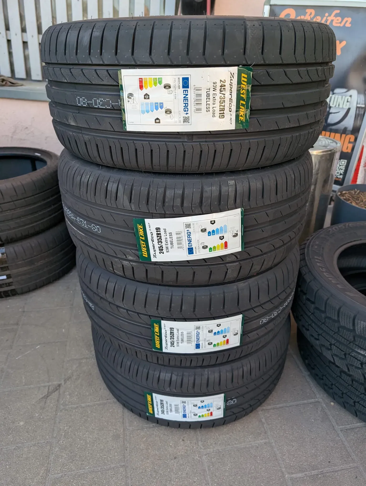 Neu! 4x Sommerreifen 245/35 ZR19 93W XL WestLake ZuperEco Z-107 DOT 2025 - Bild 1