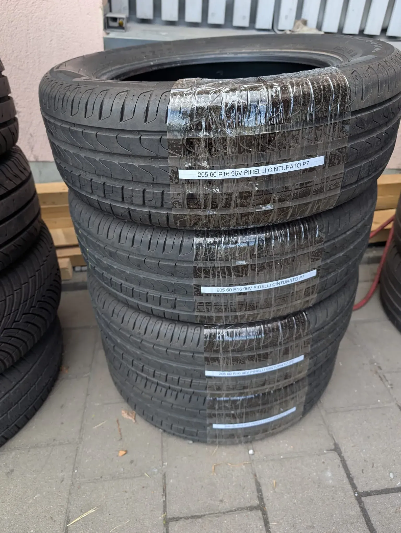 4x Sommerreifen 205/60 R16 96V Pirelli Cinturato P7 DOT 1719 6-7mm - Bild 1